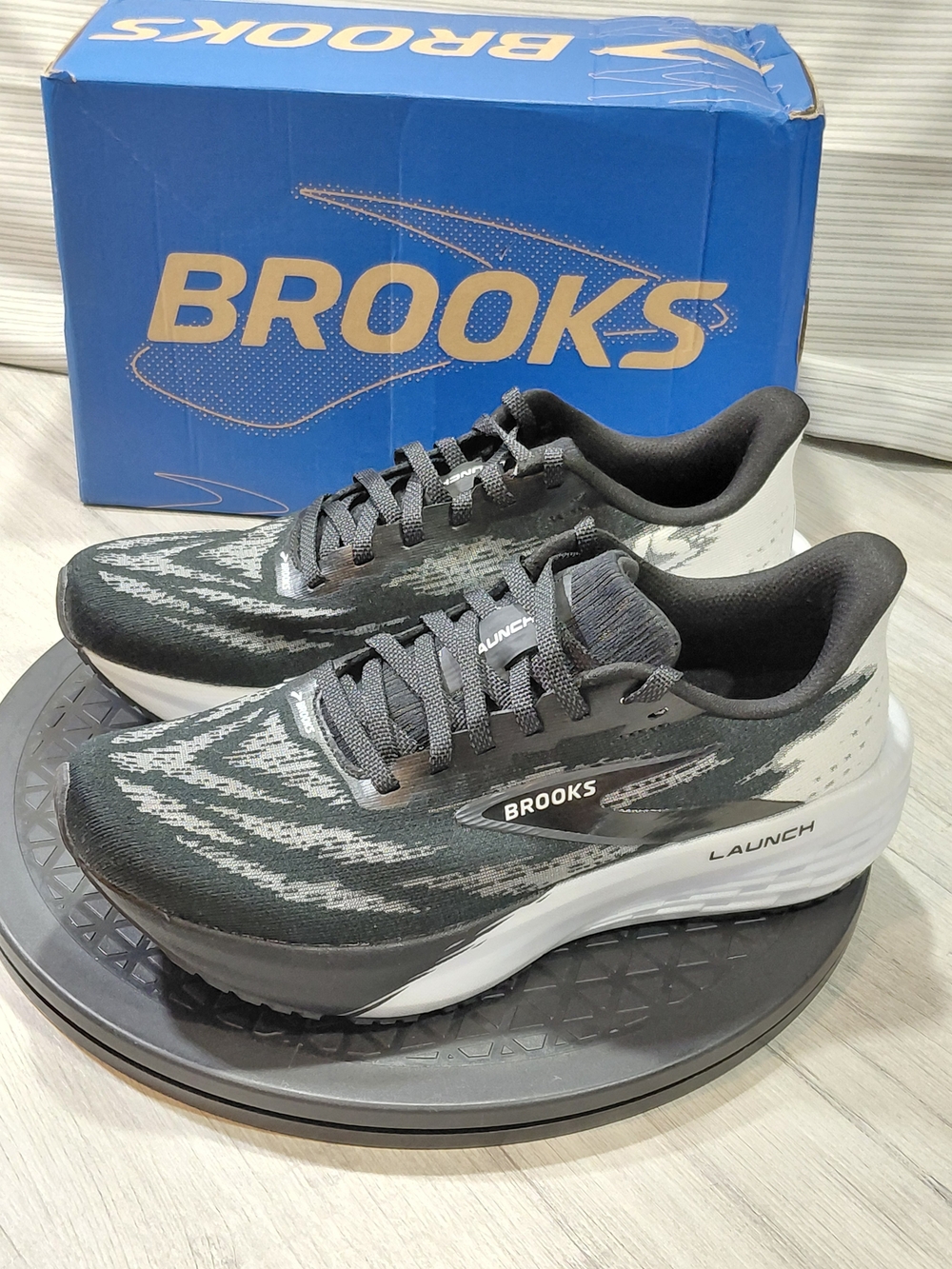 NEW Brooks Womens Launch 11 Black White Running Walking Shoes SIZE 7.5